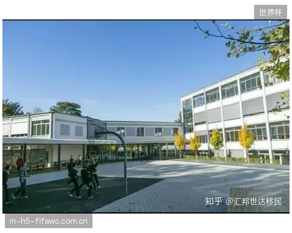 面对云平台显著的成本与效率优势，为何仍有超过18%的顶级体育俱乐部坚持保留昂贵的本地数据中心？
